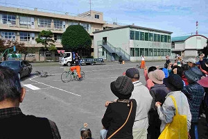 自転車マナーアップ講習会の写真