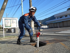 水利調査をしている写真