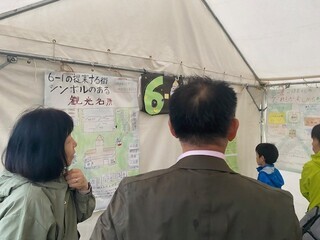 ブース見学（校長と共に）