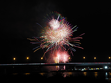 高田橋架橋100年。51回目の花火大会。