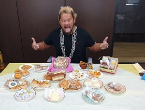 真壁刀義さんとスイーツの写真